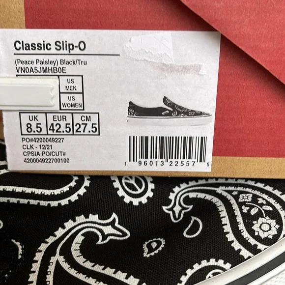 Vans Men’s Classic Slip On Peace Paisley Black/True White sneakers - Picture 16 of 16